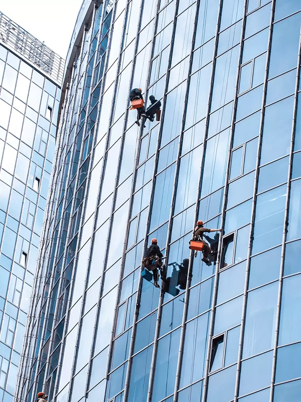 Intervention d'alpinistes urbains pour vos travaux d'accès difficile en Île-de-France